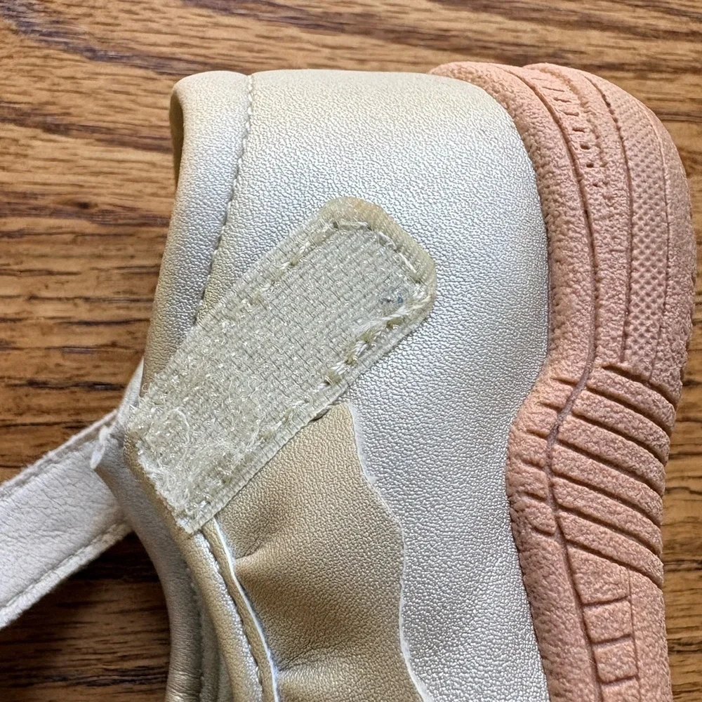 Oomphies Girls Amina Cupsole Mary Jane Flat- Gold- size 5